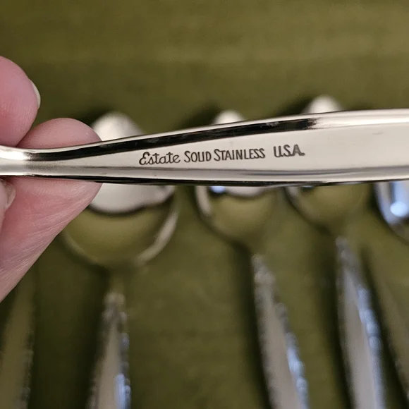 43 Piece Oneida Venitian Silverware Will Ship W/O Box Box Is Roughed Up